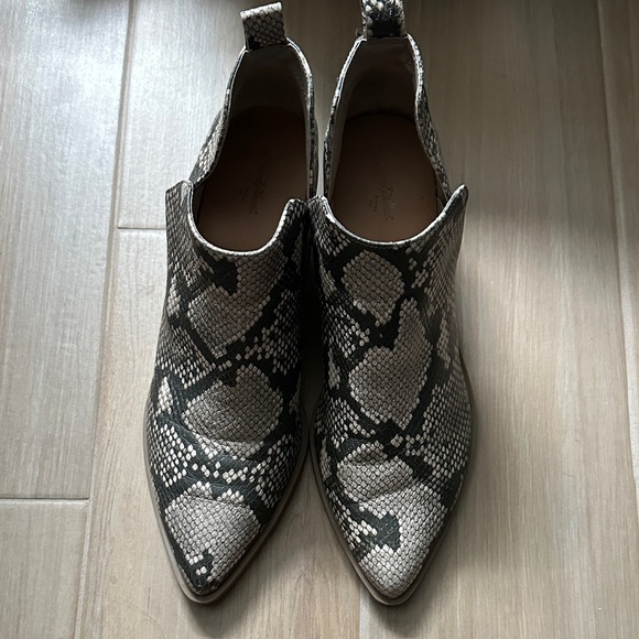 Universal Thread Shoes - Universal Thread Snakeskin Ankle Booties Size 8